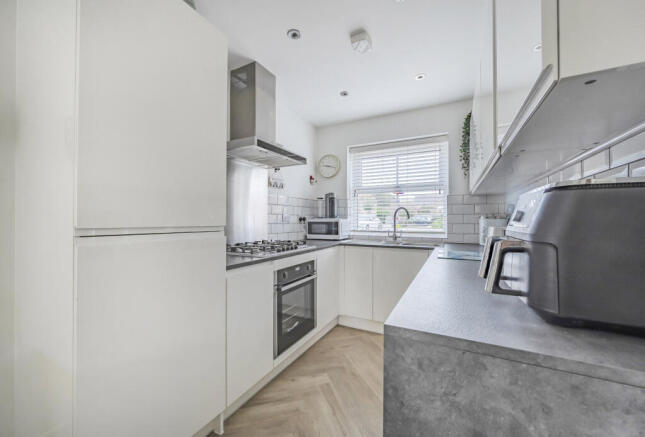 1369583-6-68f0b2a...