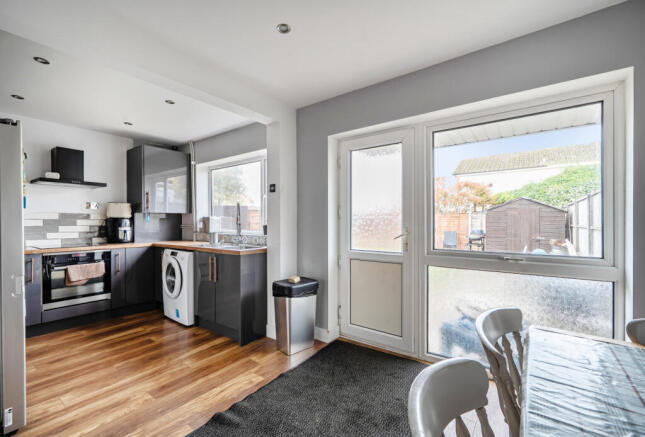 1374619-20-690b77...