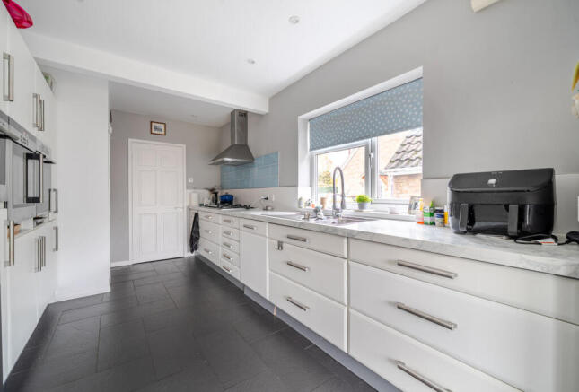 1373578-19-690387...