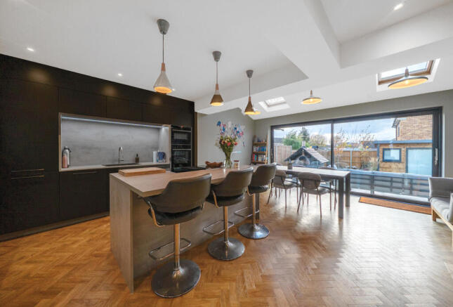 1377173-11-690cdb...