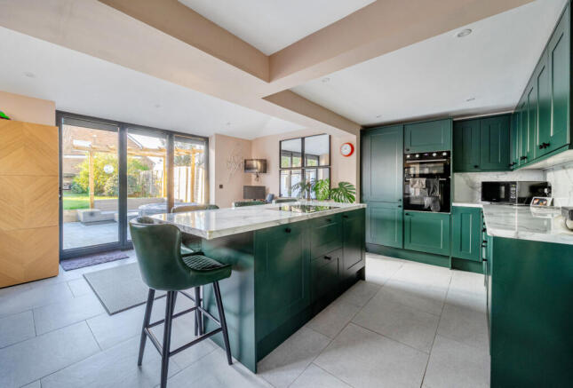 1383102-9-691c479...