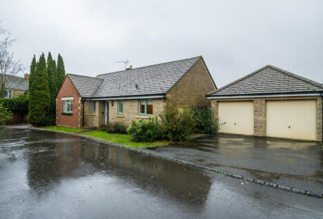 Maytree Gates, Bishops Cleeve, Cheltenham, Gloucestershire, GL52