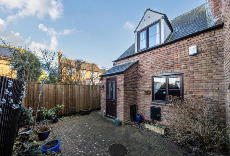 Farriers Reach, Bishops Cleeve, Cheltenham, Gloucestershire, GL52