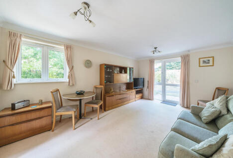 Cheltenham Road, Bishops Cleeve, Cheltenham, Gloucestershire, GL52