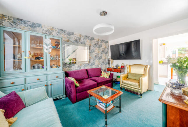 1333745-9-689352f...