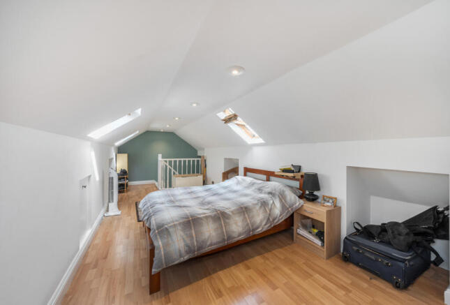 1329901-5-689f357...