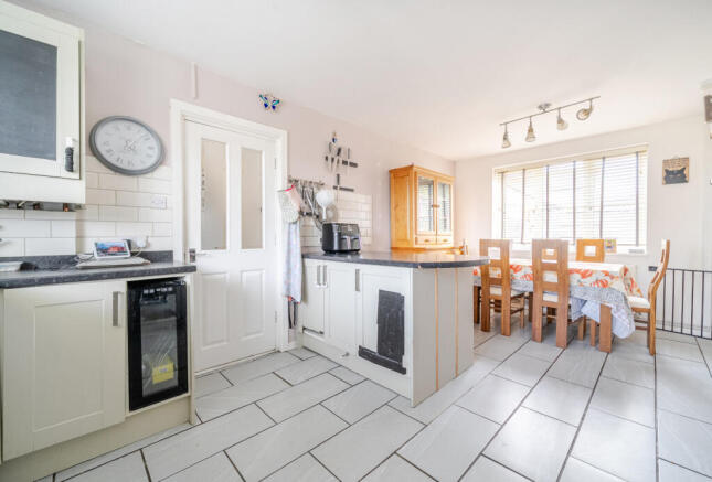 1373726-16-6908b5...