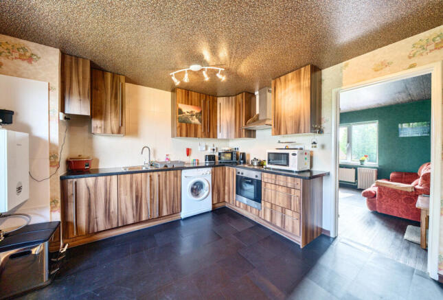 1299693-5-6838250...