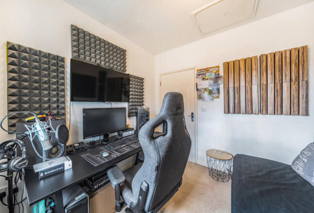 1375970-5-690e060...