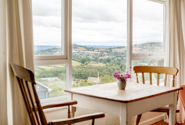 1328085-4-687f5d0...