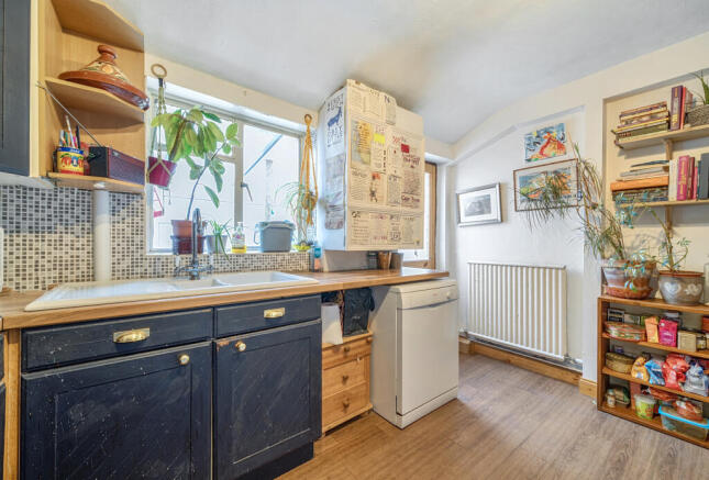 1371215-9-68f8f93...