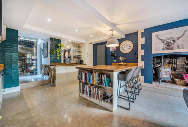 1370362-10-68ffa7...