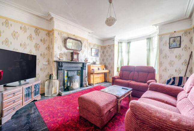 1372392-3-68f8deb...