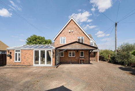 Tewkesbury Road, Coombe Hill, Gloucester, Gloucestershire, GL19