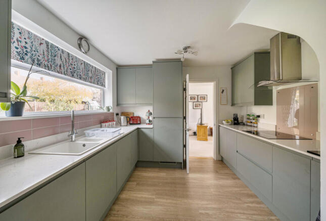 1374344-6-6900db4...