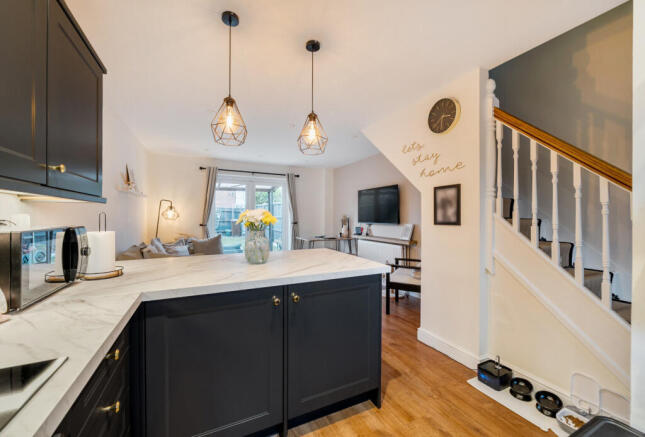 1372592-4-690393f...