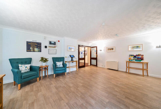 1368812-3-68f7944...