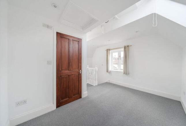 1389173-4-693fe23...