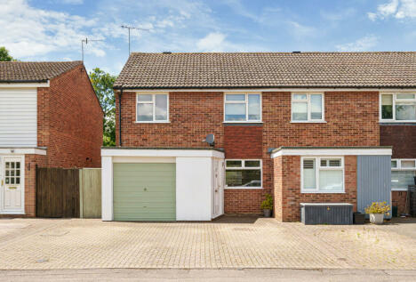Horley - 3 bedroom end of terrace house for sale