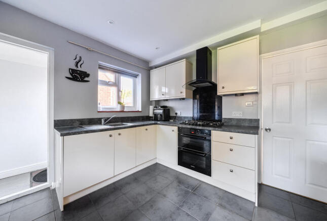 1353403-9-68c3e8f...