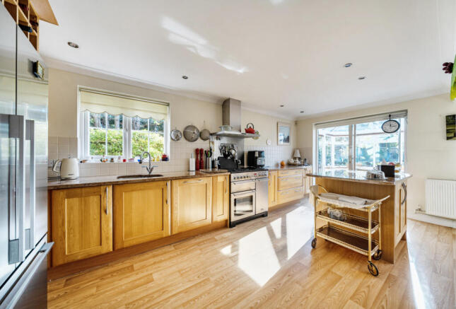 1371251-9-68f8c93...