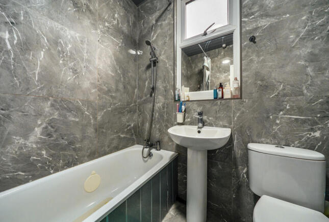 1329555-5-688b3b6...