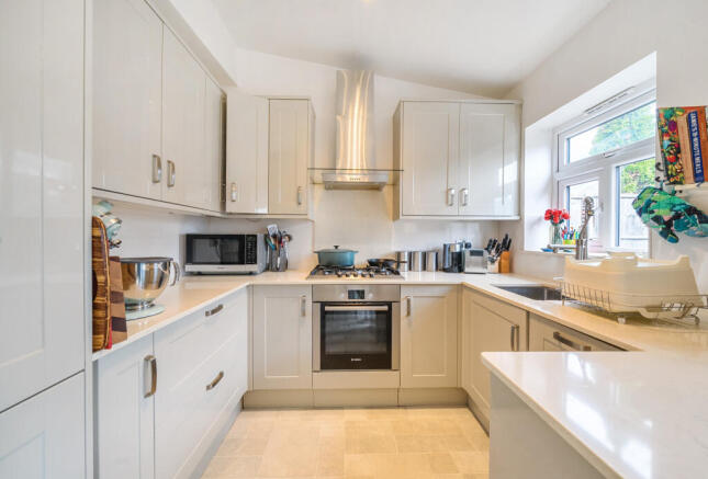 1332300-12-688cad...