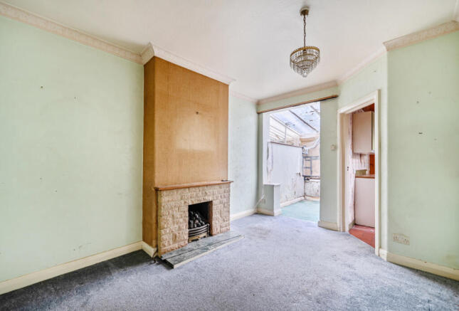 1372710-16-690b44...