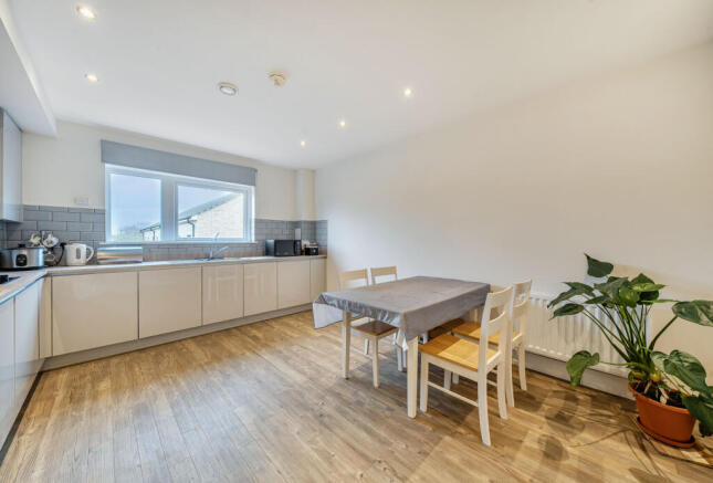 1396829-6-6964f9b...