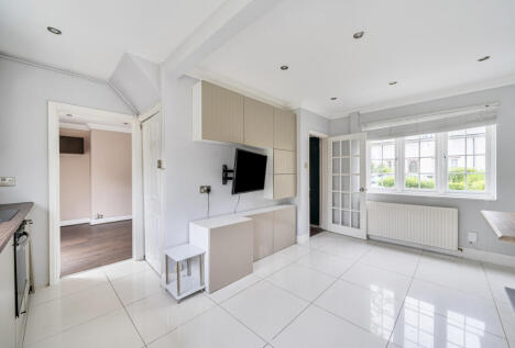 Roe Lane, London, NW9