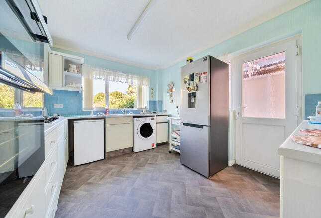 1352568-9-68c8a0f...