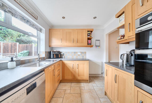 1382638-6-691c7b8...