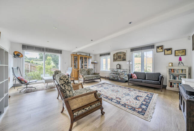 1329971-12-689247...