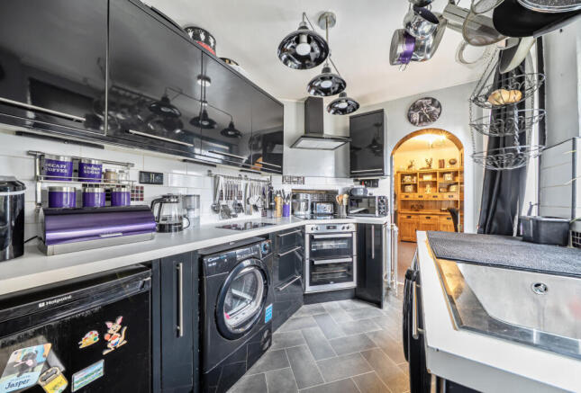 1364800-11-68ee30...