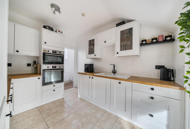 1371926-4-68f798a...