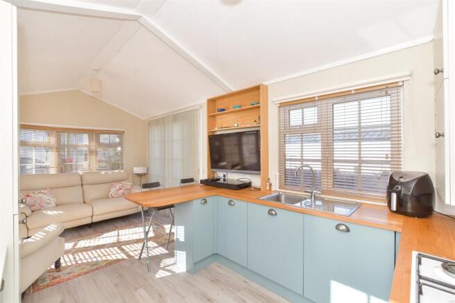 Lounge/ Kitchen