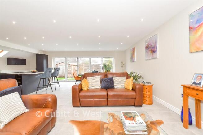 Lounge/ Kitchen/ Dining Area