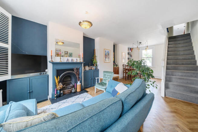 1311226-11-6853f9...