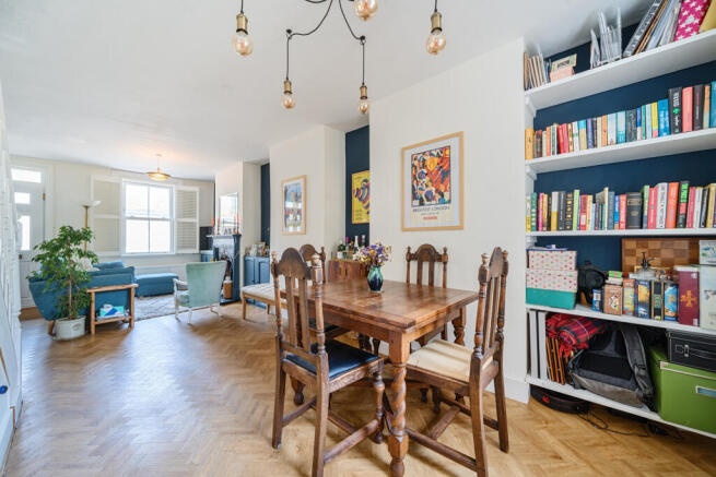 1311226-10-6853f9...