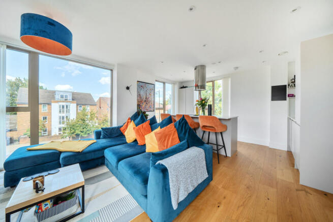 1348701-10-68bed1...