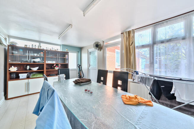 1295775-14-682c6a...