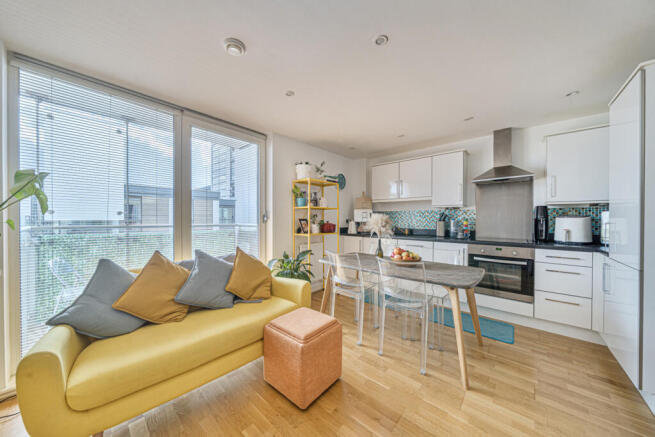 1349750-5-68c437f...