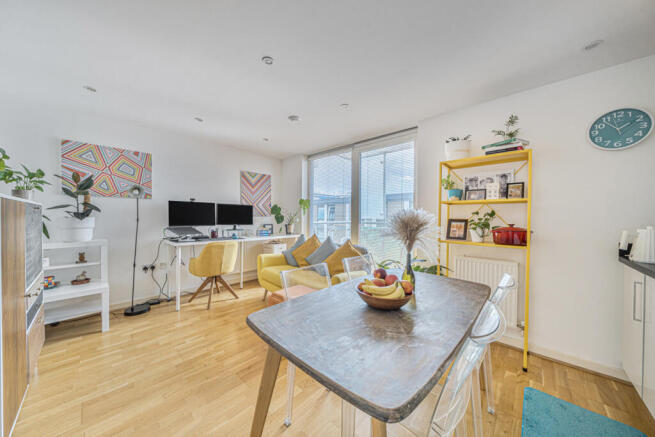 1349750-6-68c4399...