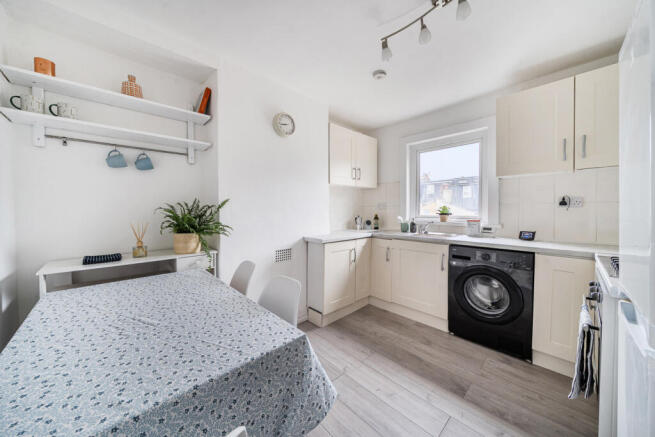 1388717-3-69414e0...