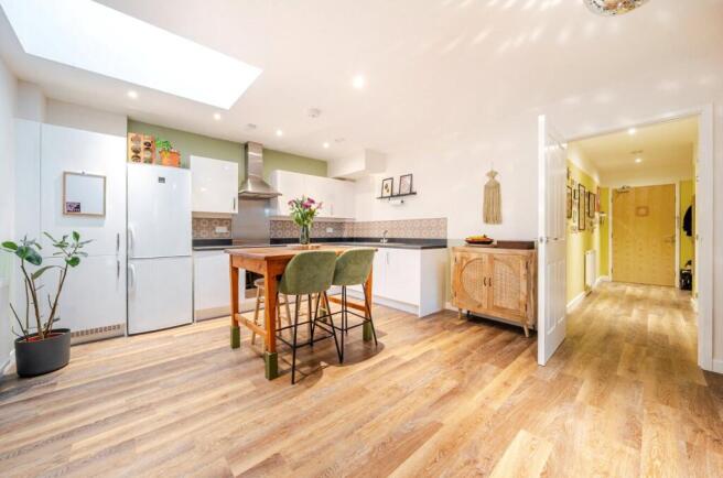 1375928-15-690b33...