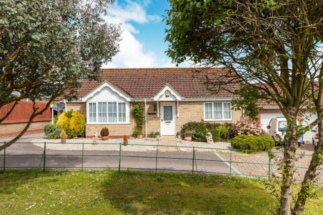 2 bedroom bungalow for sale in Richard Crampton Road, Beccles, Suffolk ...