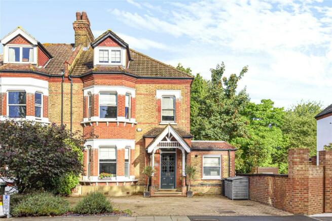 6 bedroom semi-detached house  for sale Bell Green