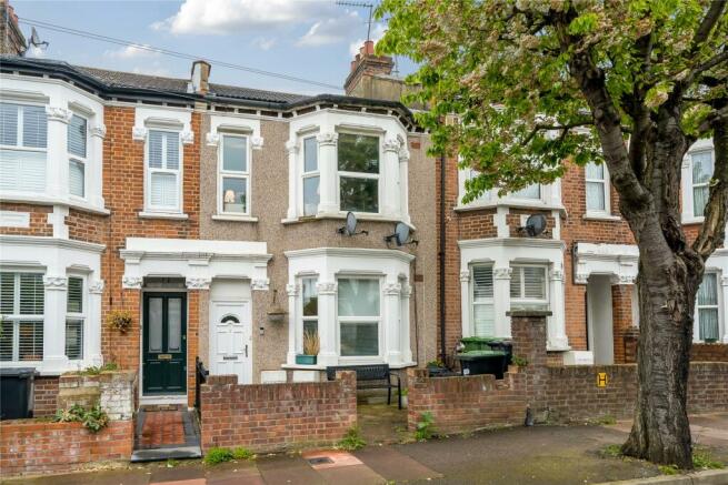 2 bedroom maisonette for sale in Piquet Road London SE20