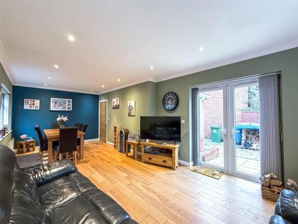Lounge/Dining Room