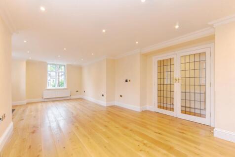 Queens Close, Lammas Lane, Esher, Surrey, KT10